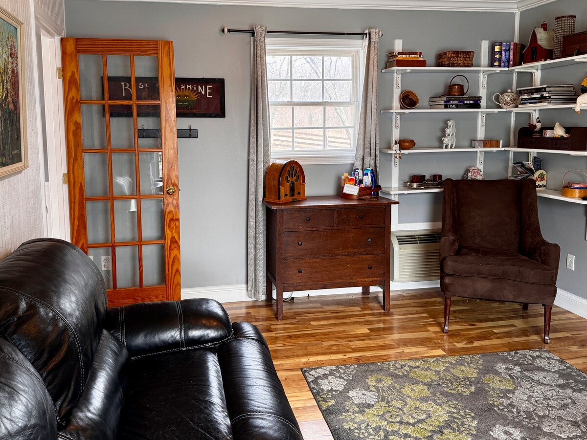 Living room with leather recliner and Rise & Shine sign